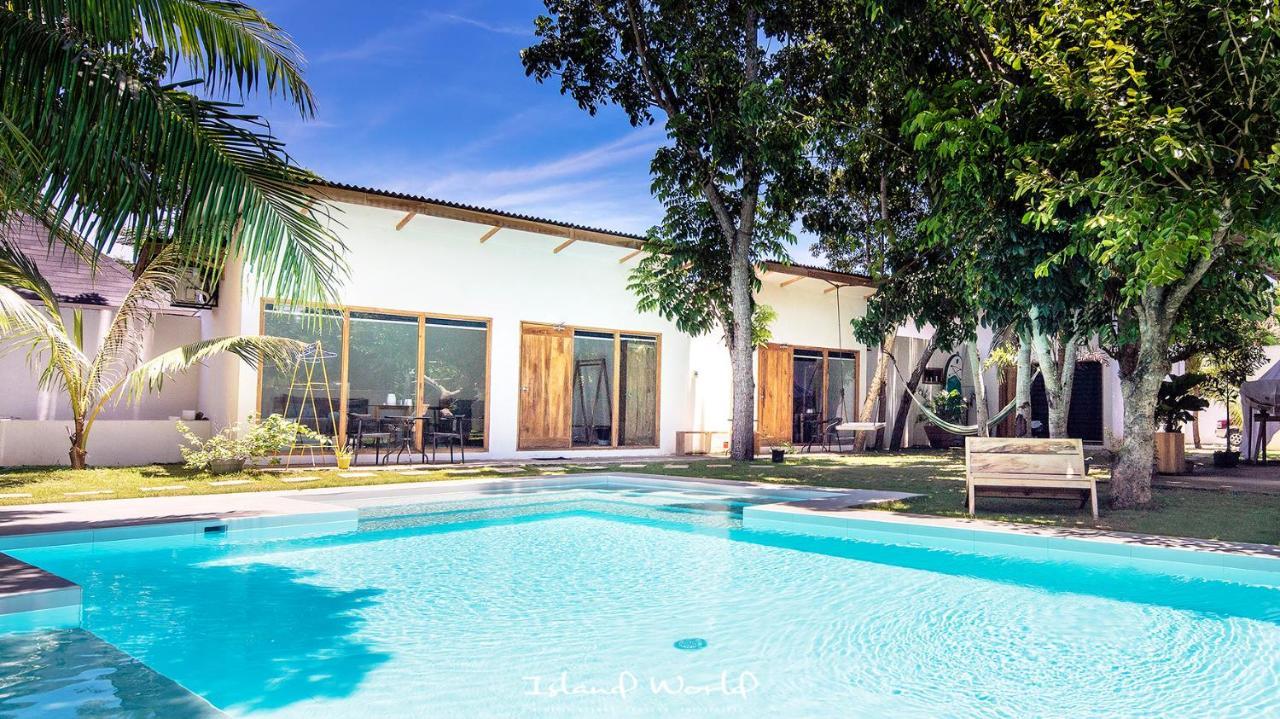 Island World Panglao Hotel Exterior photo