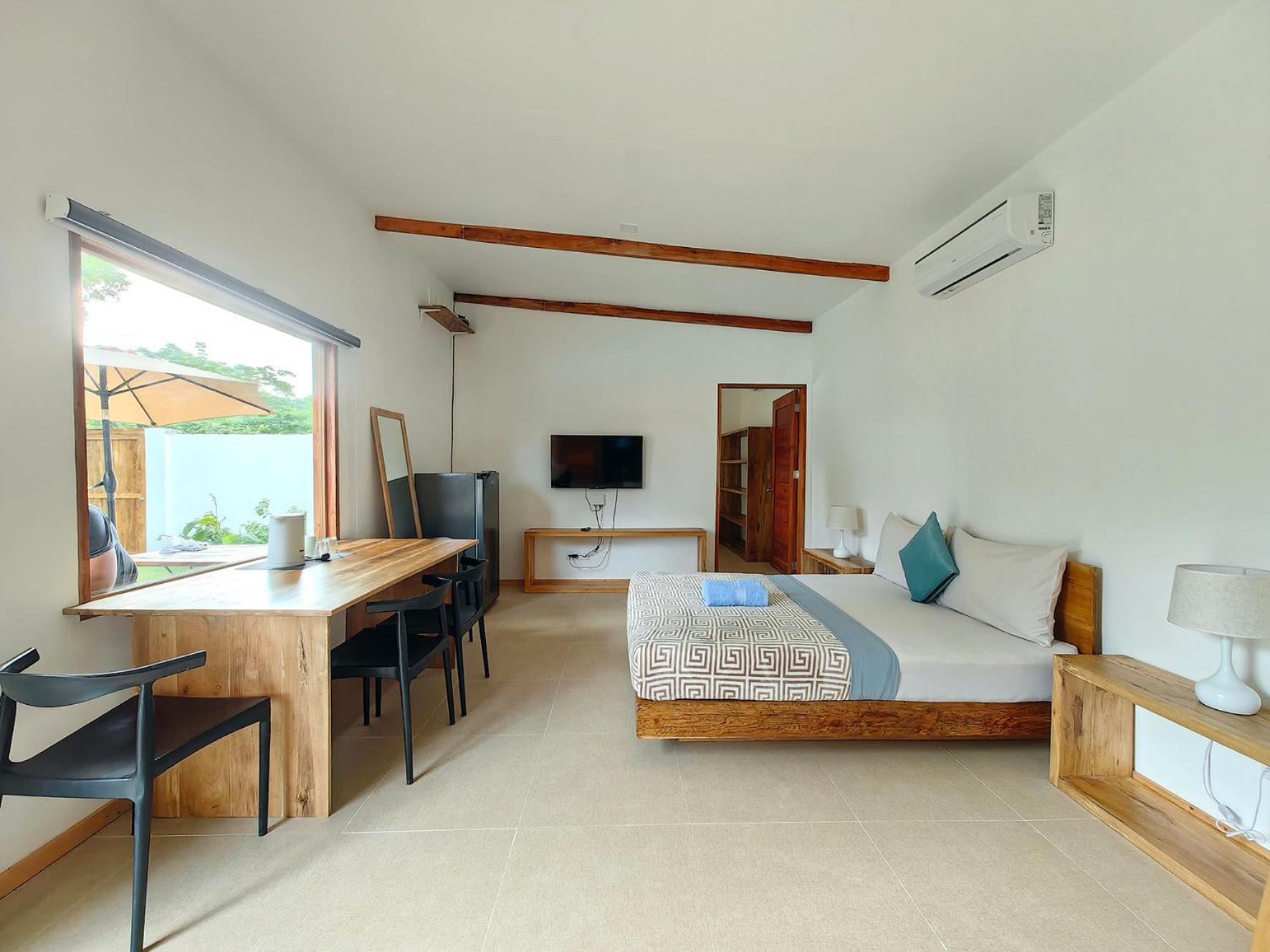 Island World Panglao Hotel Exterior photo
