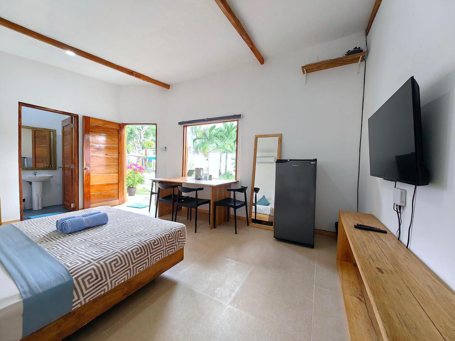 Island World Panglao Hotel Exterior photo