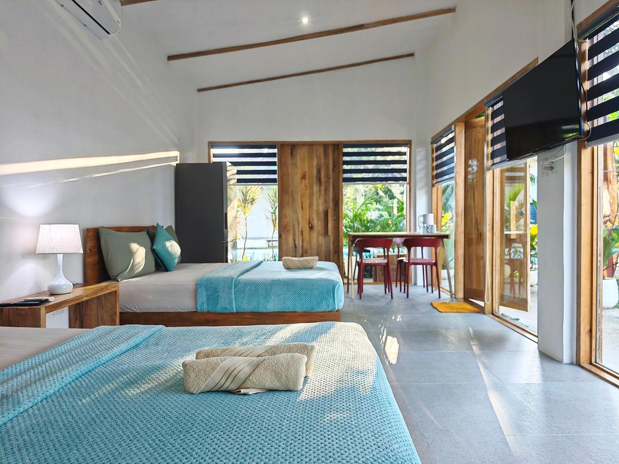 Island World Panglao Hotel Exterior photo
